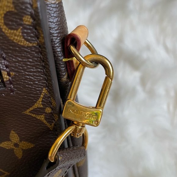 Louis Vuitton Pochette Métis Crossbody Bag - Picture 8 of 14